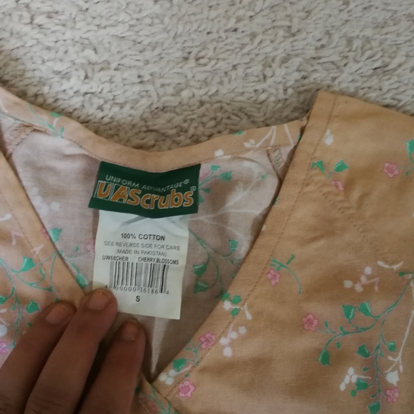 UA women's scrub top - Picture 5 of 6